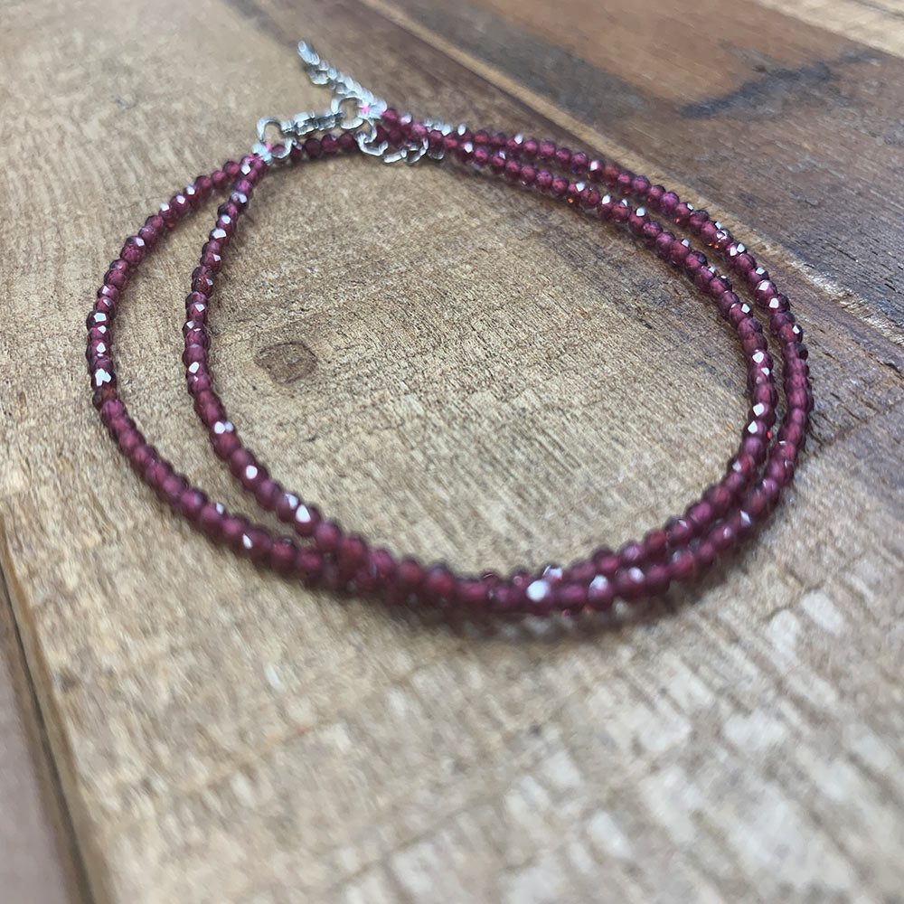 Collier de Perles Facettées en Grenat