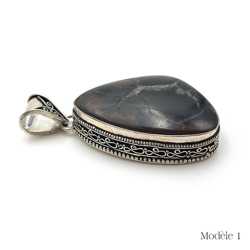 Pendentif Septaria Intemporel – Force et Résilience