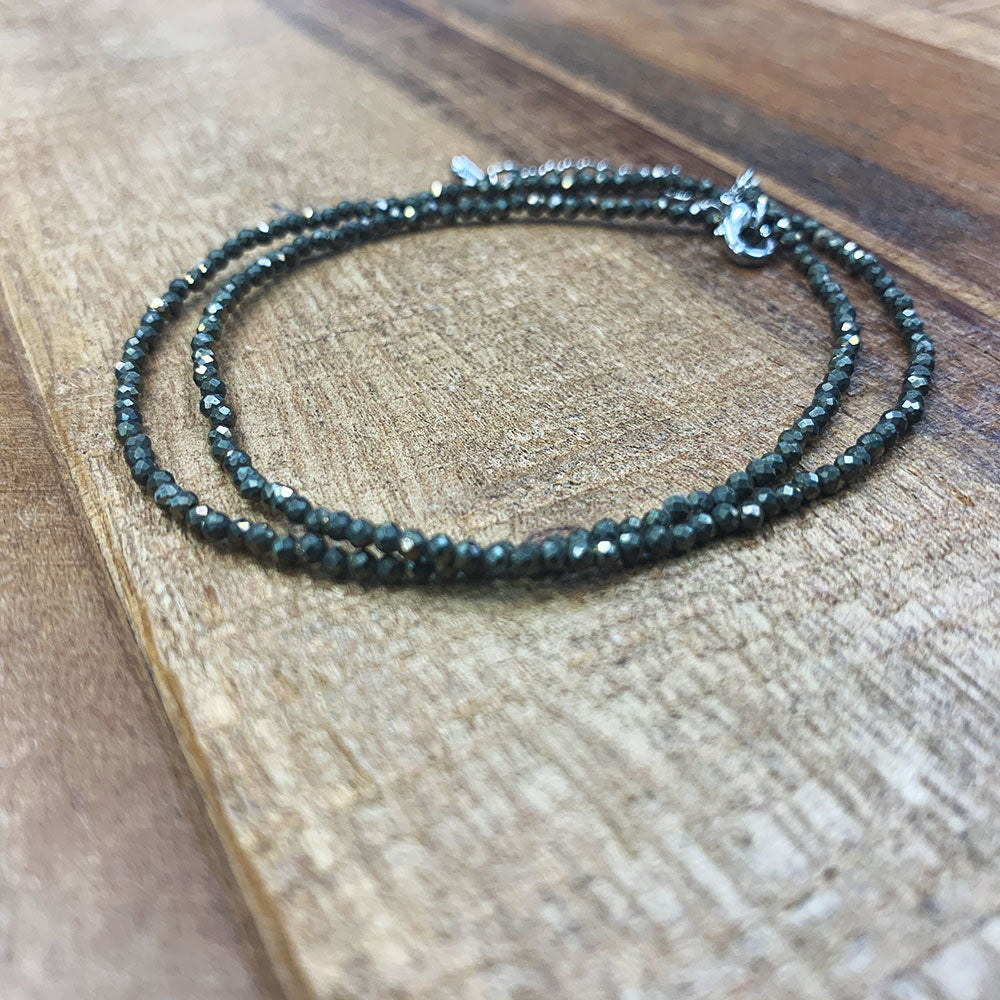 Collier de Perles Facettées en Pyrite