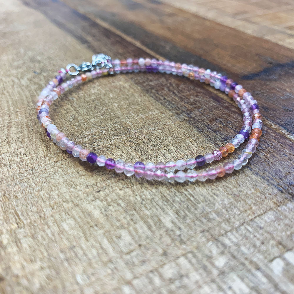 Collier de Perles Facettées en Super Seven