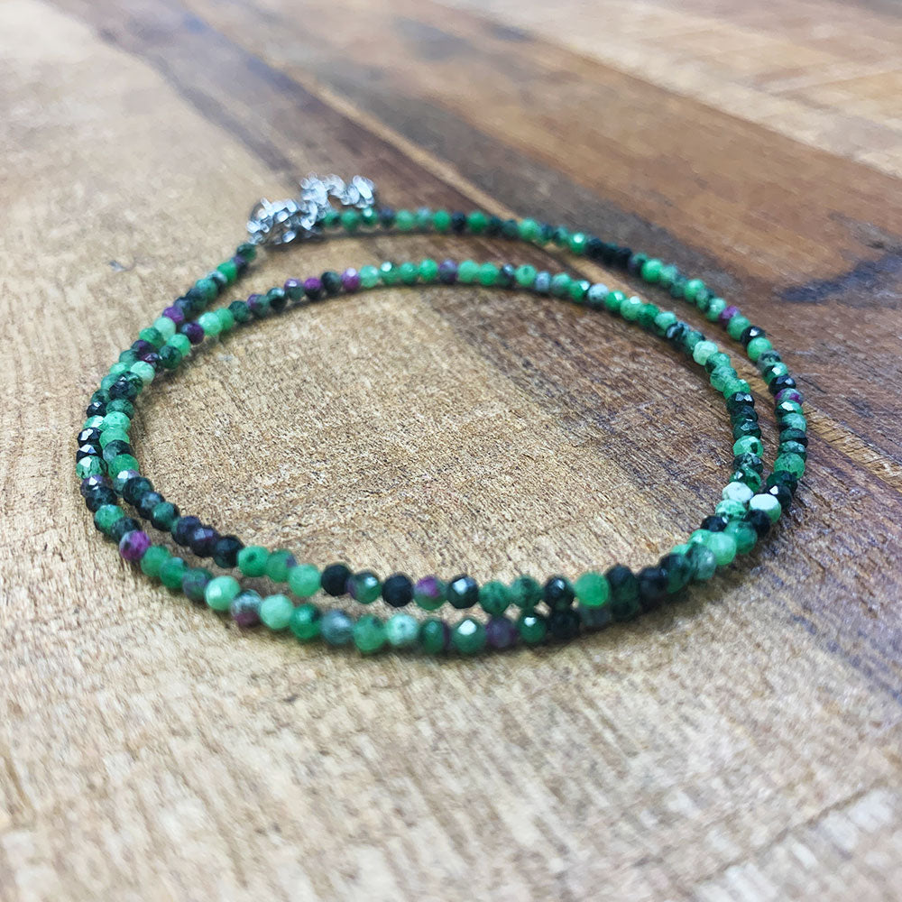 Collier de Perles Facettées en Rubis Zoïsite