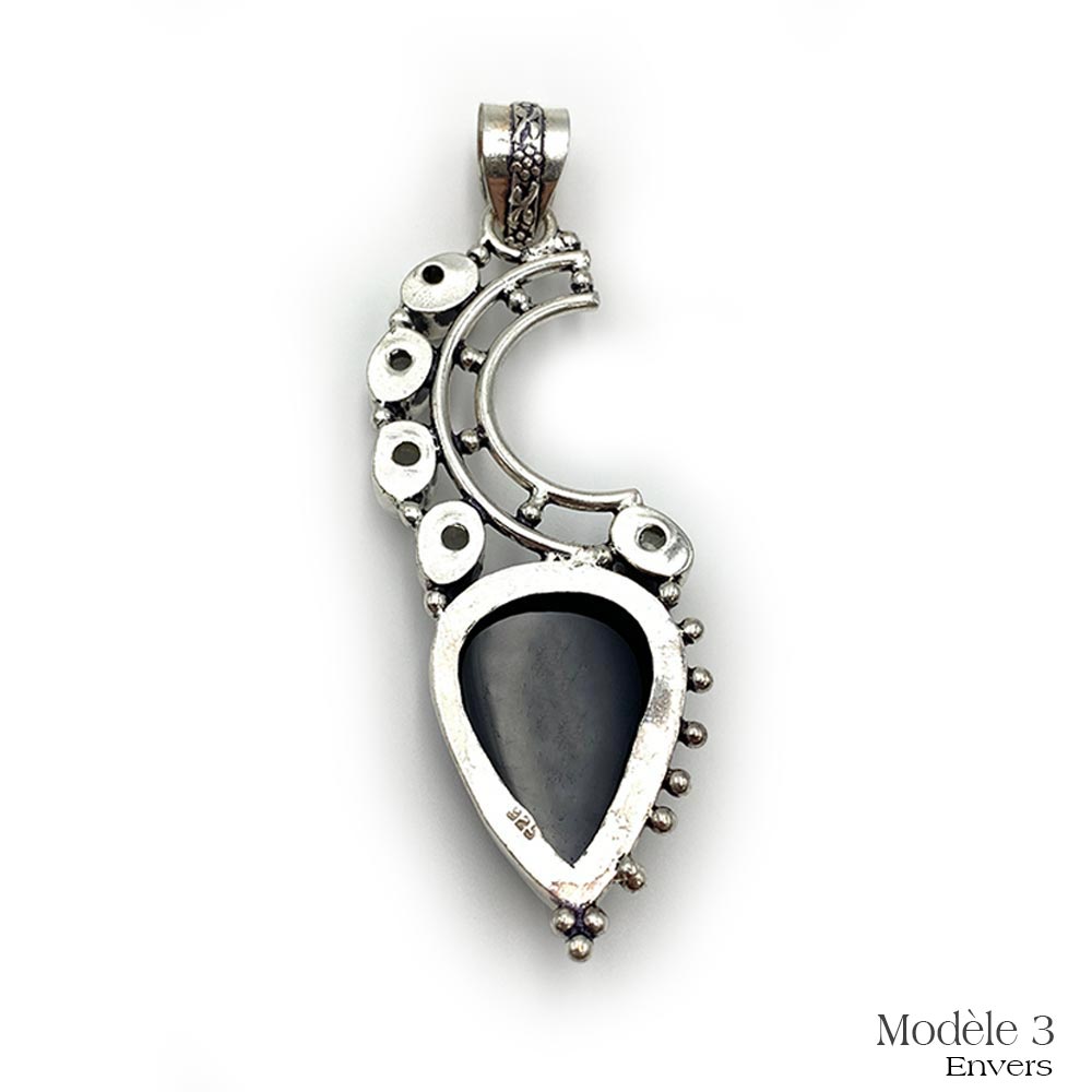 Pendentif Onyx Noir Profond – Élégance et Protection