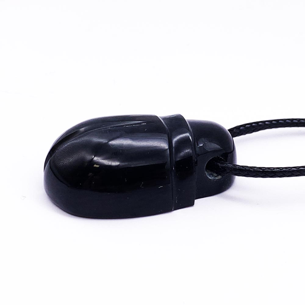 Pendentif Scarabée en Obsidienne avec Cordon