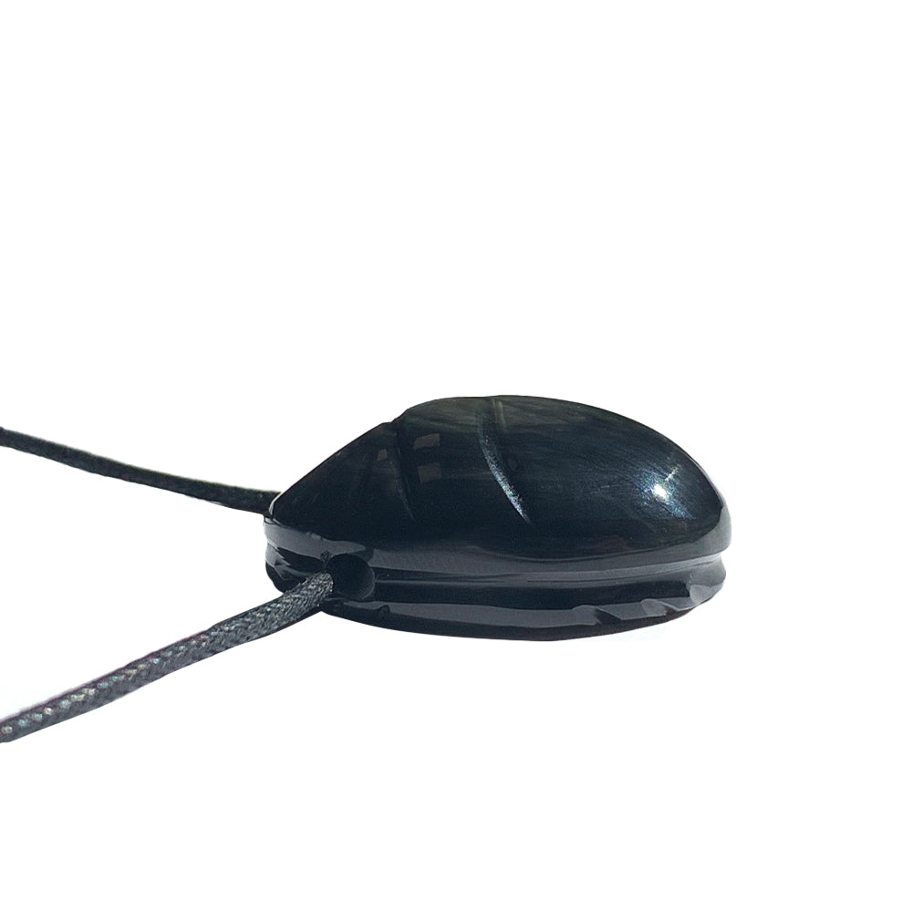 Pendentif Scarabée en Obsidienne avec Cordon