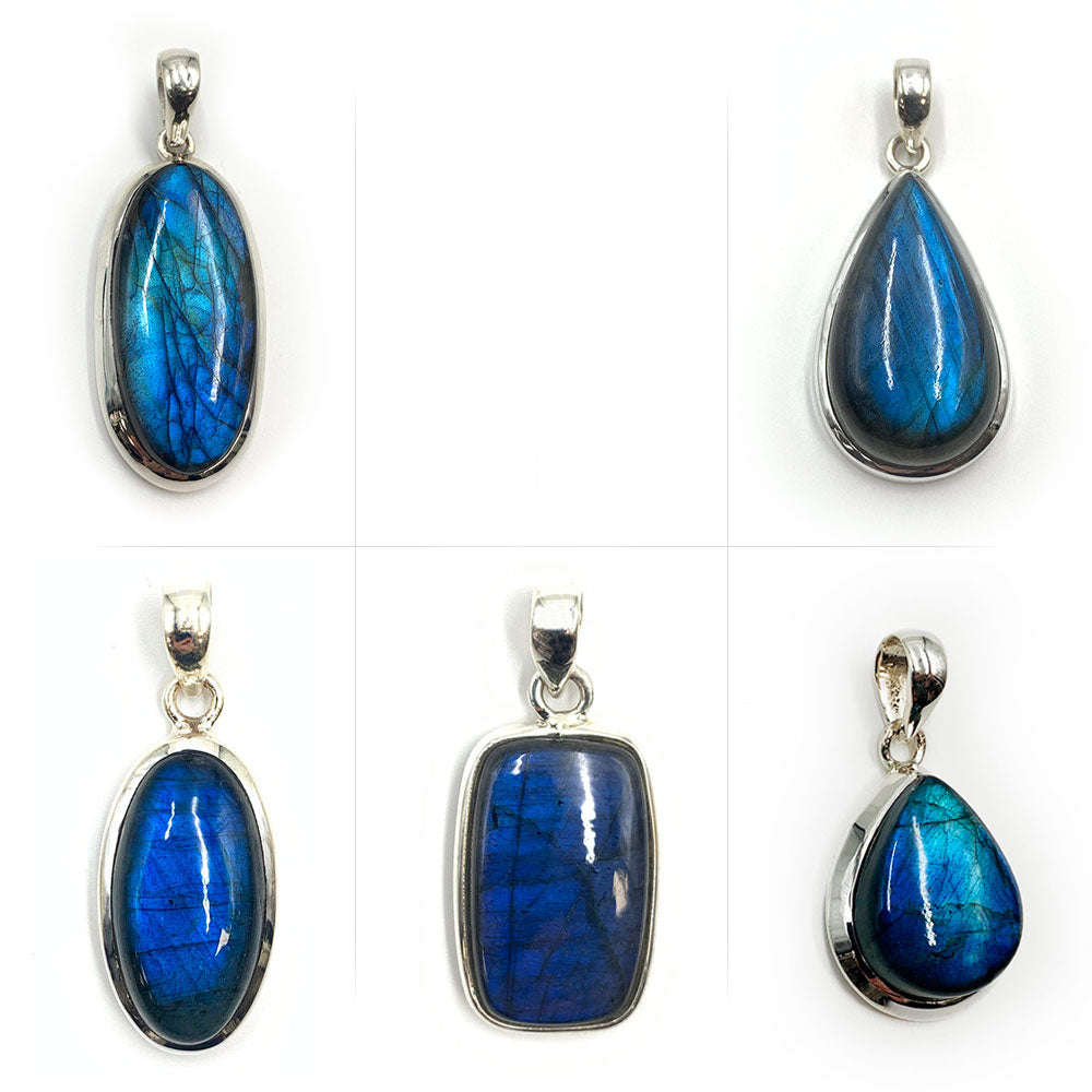 Pendentif Labradorite Bleue cerclé en Argent Massif