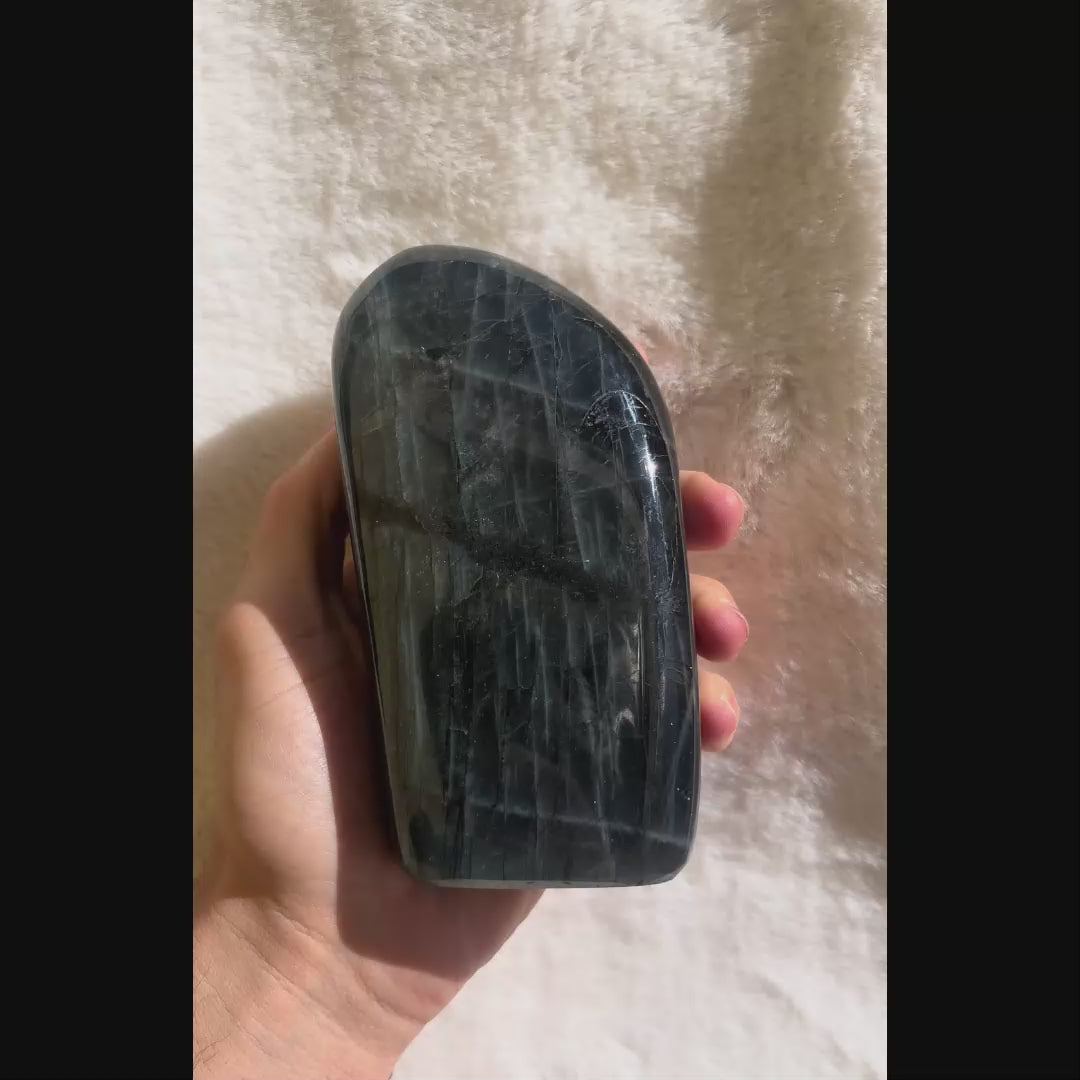 Labradorite Forme Libre de Qualité Extra