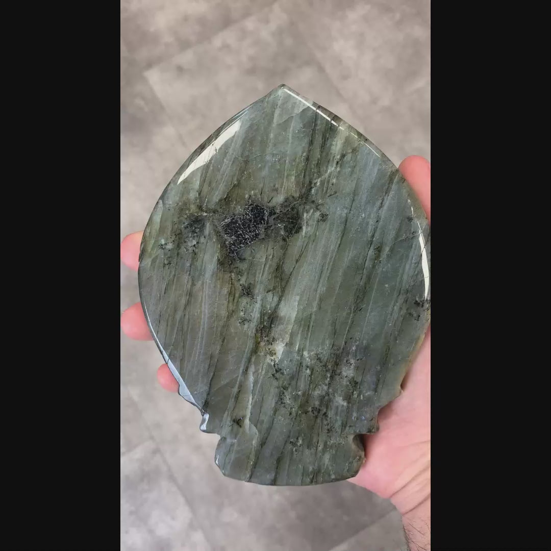 Guan Yin en Labradorite