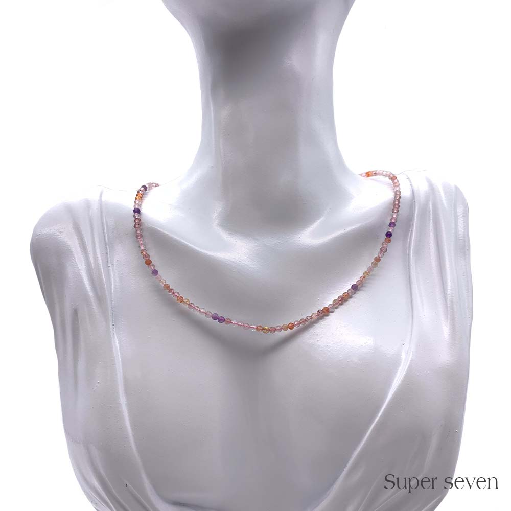 Collier de Perles Facettées en Super Seven