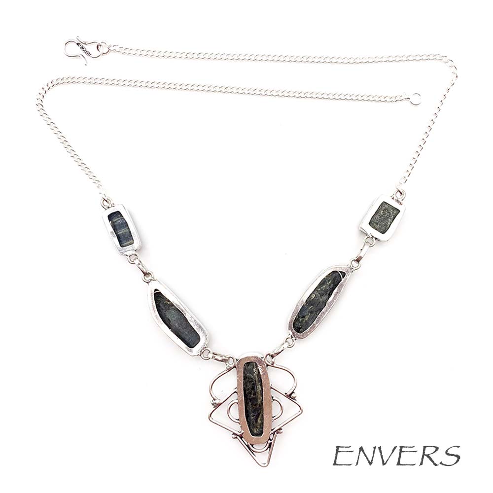 Collier Cyanite