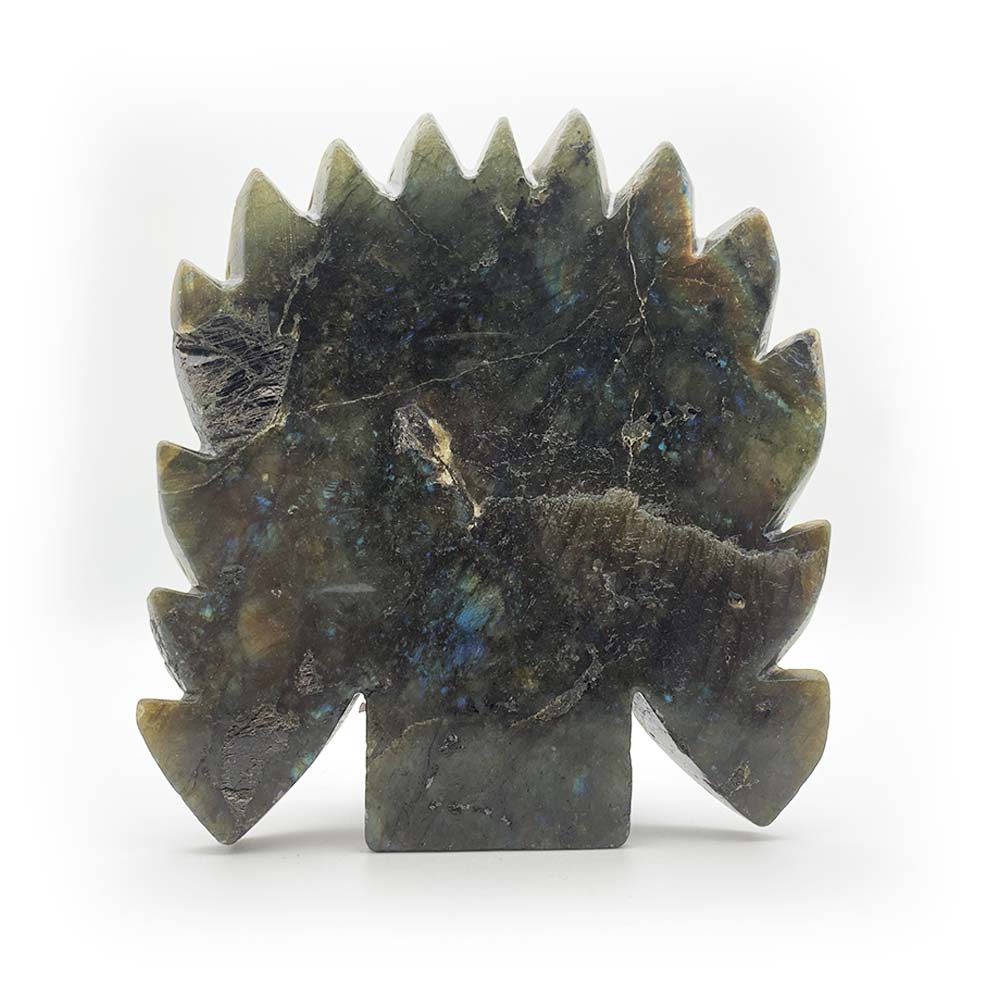 Crâne Sculpté en Labradorite avec Coiffe Indienne – Pièce Unique Artisanale