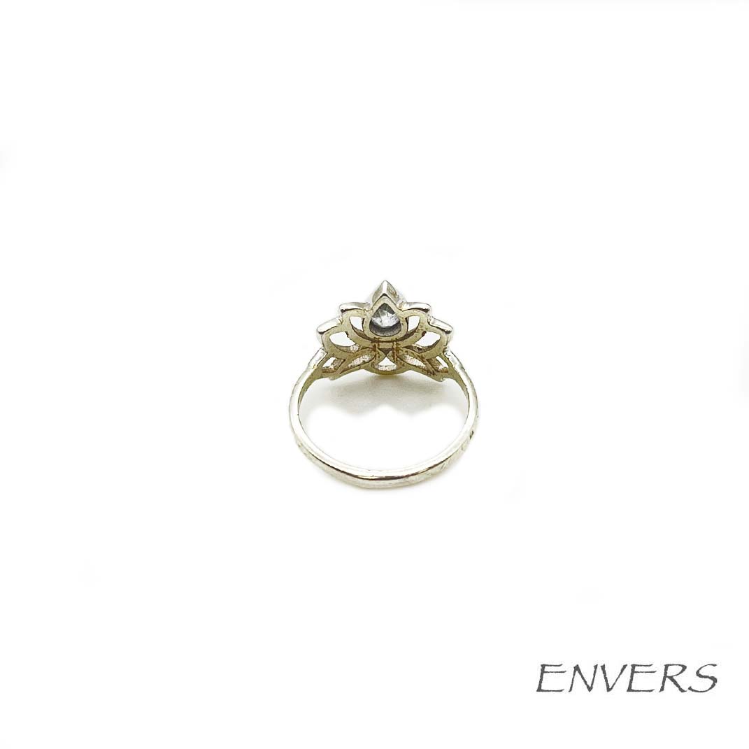 Bague Argent "Lotus" en Cristal de Roche facettée