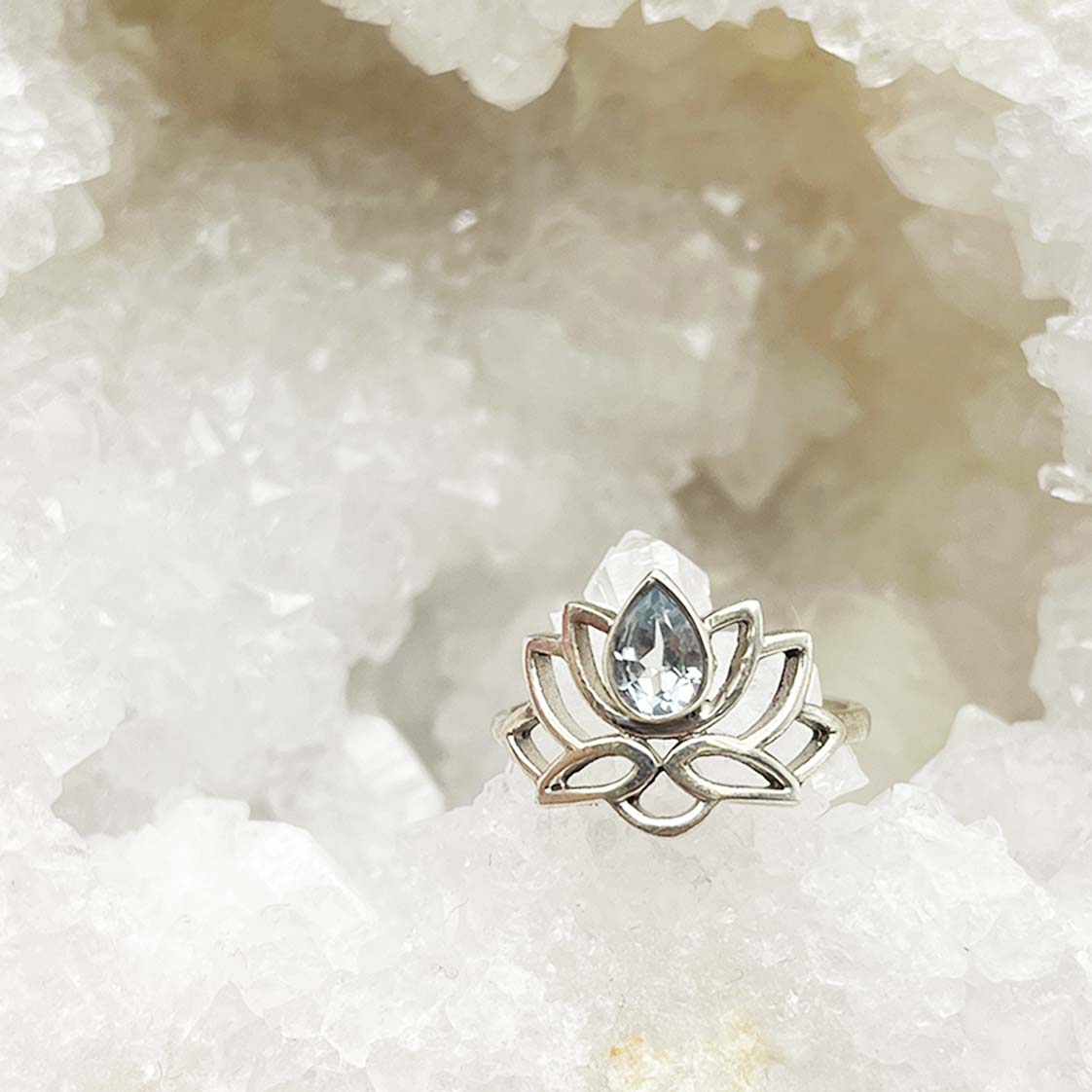 Bague Argent "Lotus" en Aigue-Marine facettée